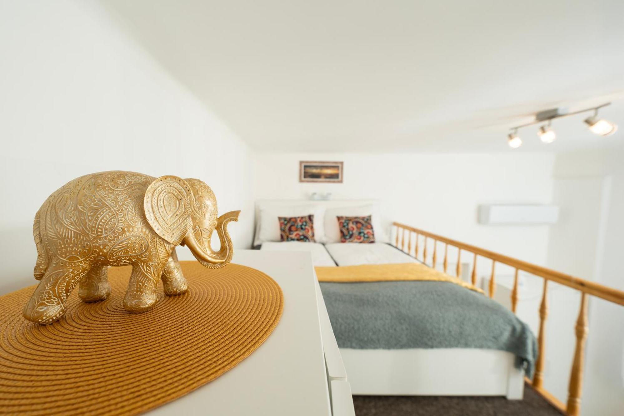 Bakats Square Premium Apartment With Ac Budapest Ngoại thất bức ảnh